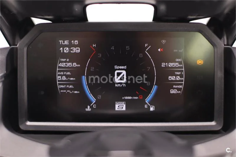 Yamaha TMAX – Vista 5