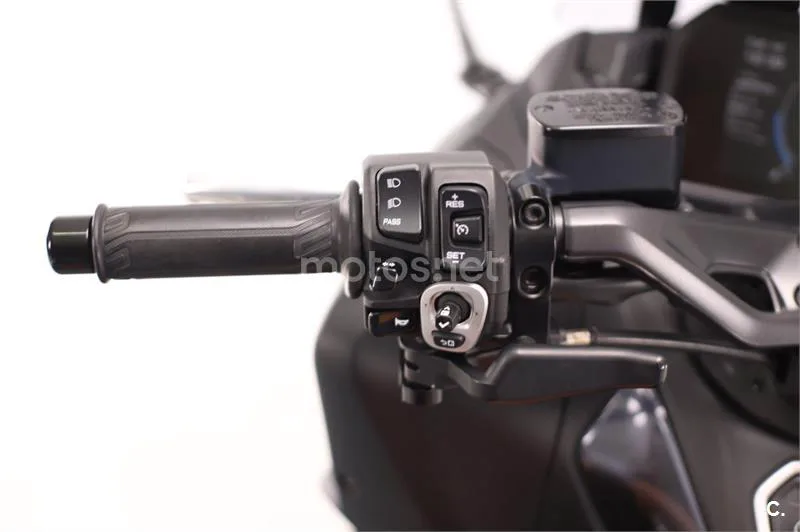 Yamaha TMAX – Vista 7