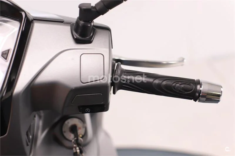 Kymco People S 125 – Vista 8