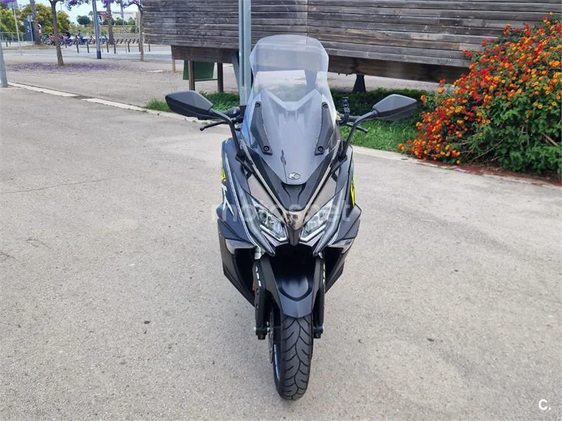 Kymco AK 550 - Vista 6