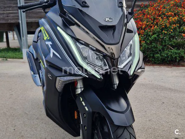 Kymco AK 550 - Vista 7