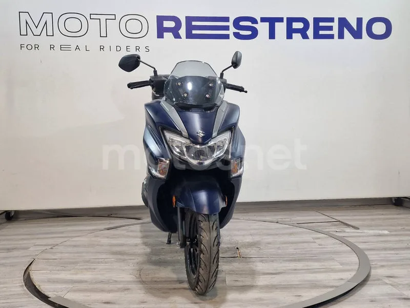 Suzuki Burgman Street 125 – Vista 4