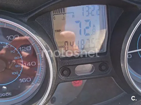 Piaggio X EVO 250 – Vista 3