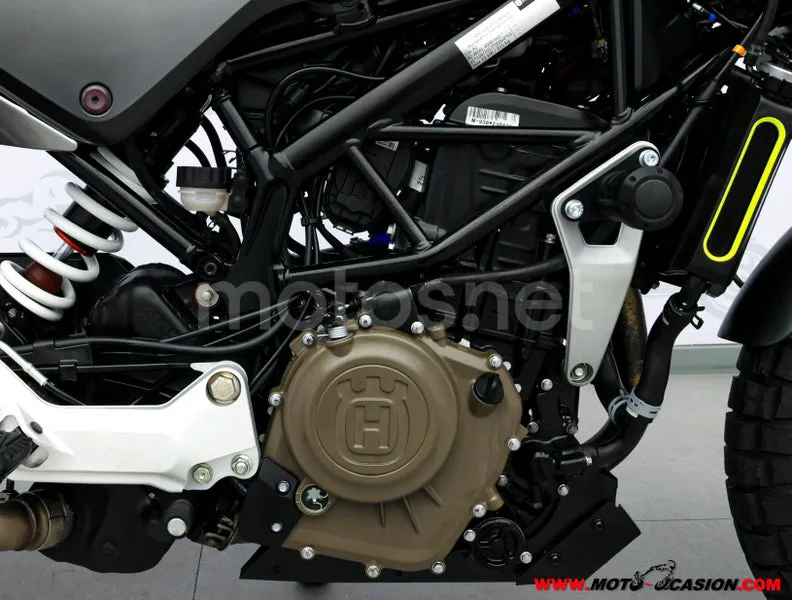 Husqvarna Svartpilen 401 – Vista 5