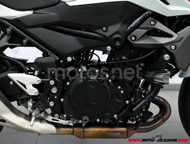 Kawasaki Z400 – Vista 5