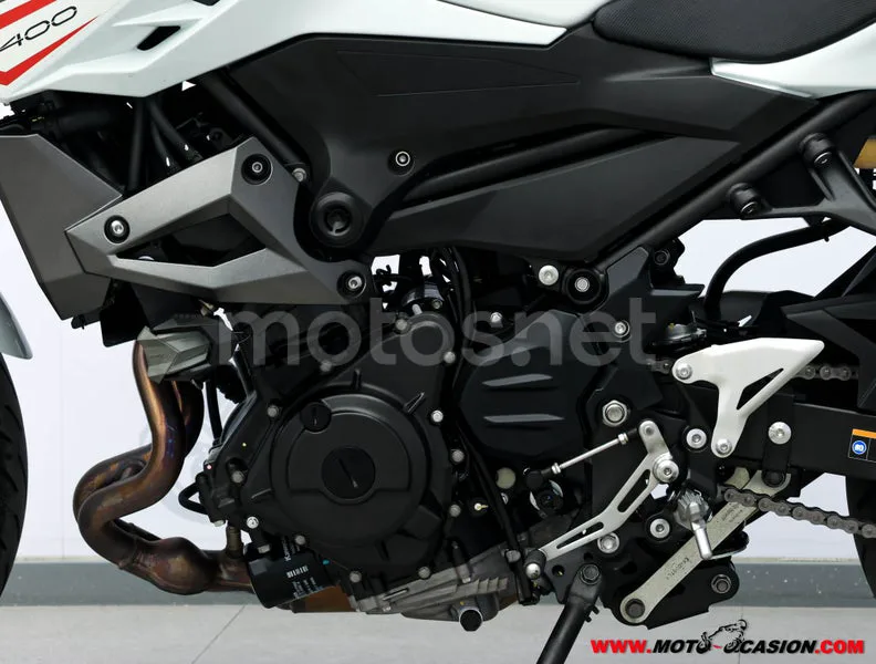 Kawasaki Z400 – Vista 10