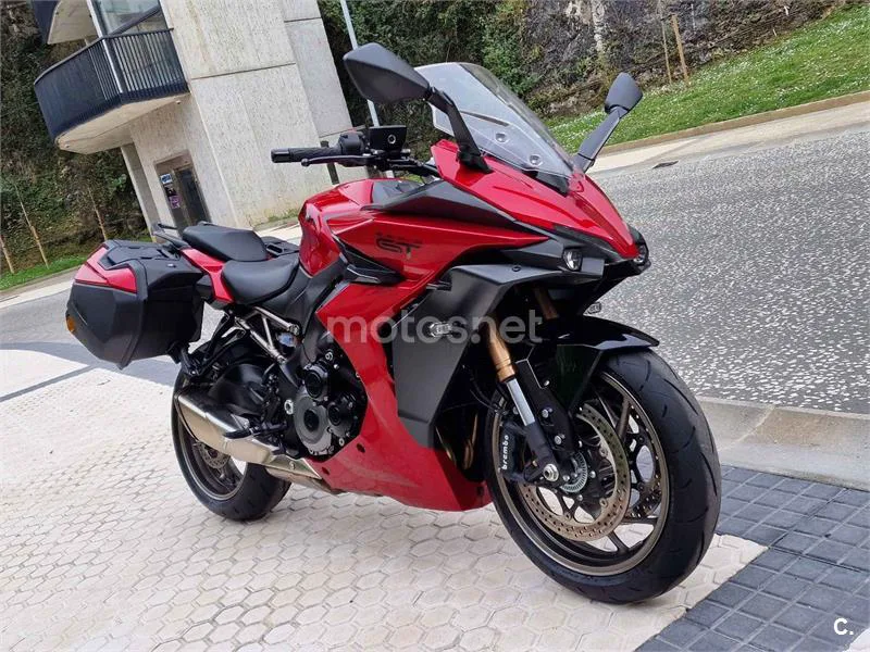 Suzuki GSX-S – Vista 8