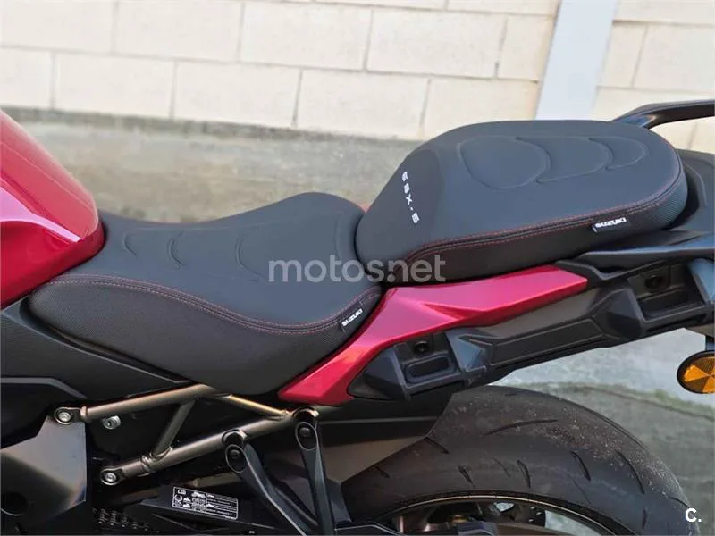 Suzuki GSX-S – Vista 9