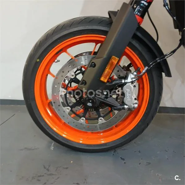 KTM 890 – Vista 13