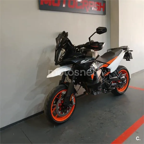 KTM 890 – Vista 3