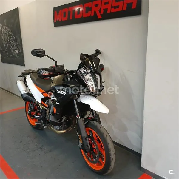 KTM 890 – Vista 4