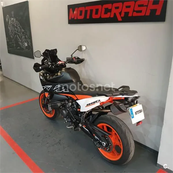 KTM 890 – Vista 6