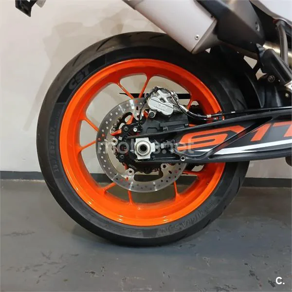 KTM 890 – Vista 10