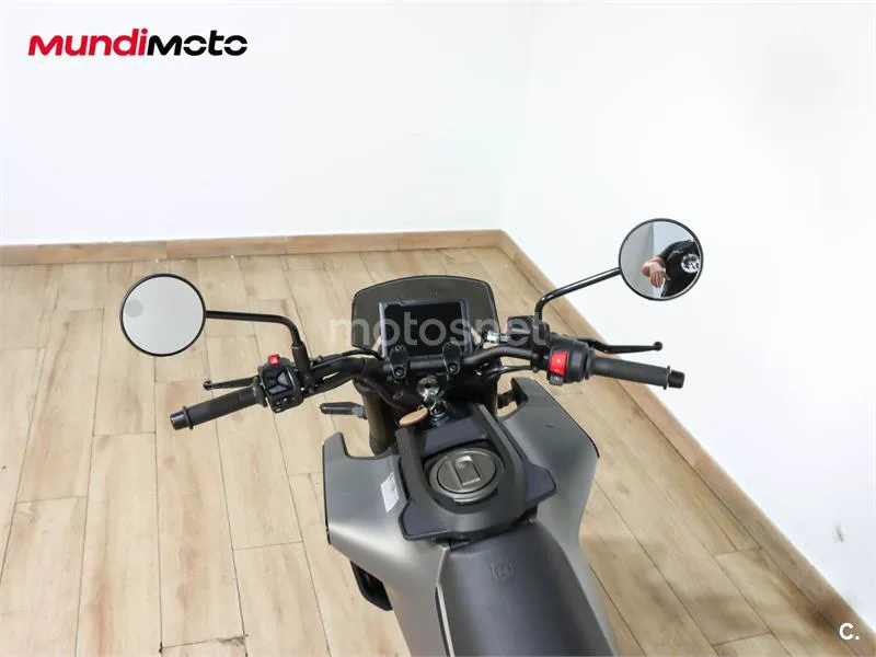 Husqvarna Svartpilen 401 – Vista 11