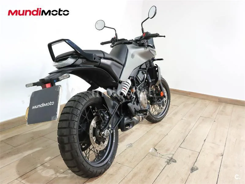Husqvarna Svartpilen 401 – Vista 3