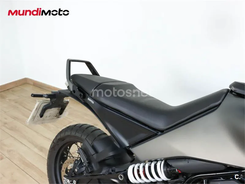 Husqvarna Svartpilen 401 – Vista 27