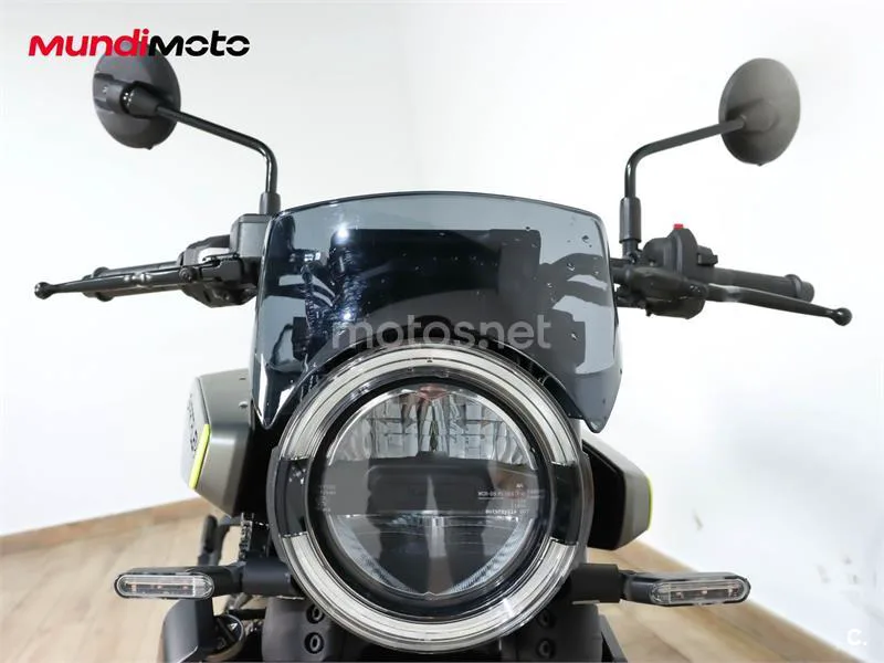 Husqvarna Svartpilen 401 – Vista 5