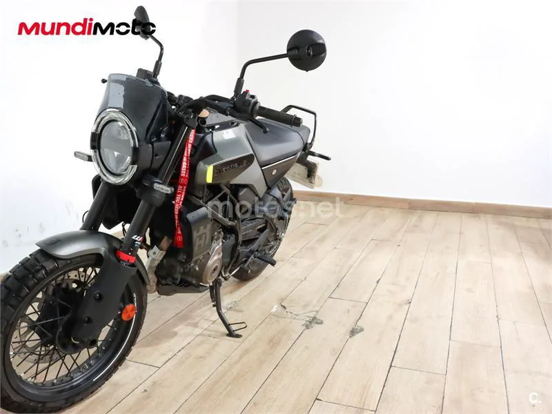 Husqvarna Svartpilen 401 – Vista 7