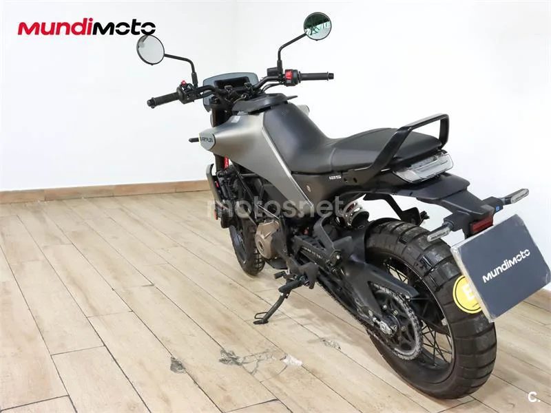 Husqvarna Svartpilen 401 – Vista 8