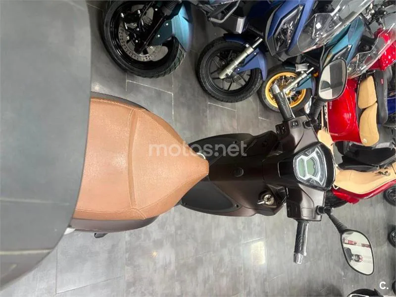 Kymco People S 125 – Vista 5