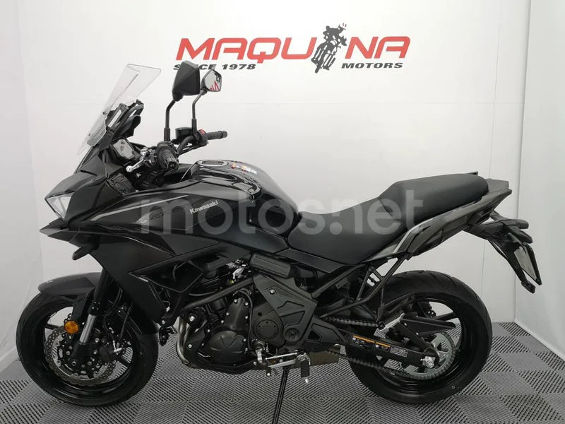 Kawasaki Versys – Vista 14