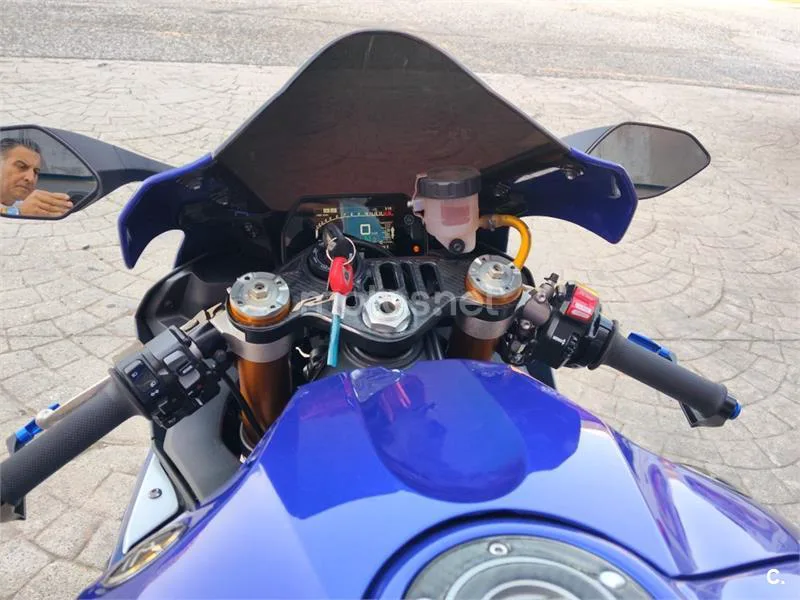 Yamaha R1 – Vista 11