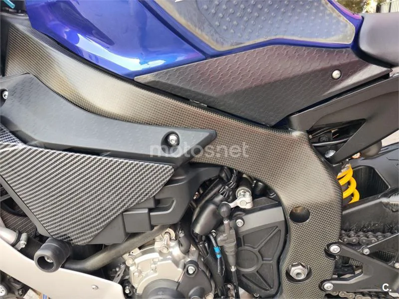 Yamaha R1 – Vista 14