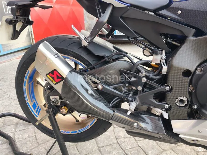 Yamaha R1 – Vista 16