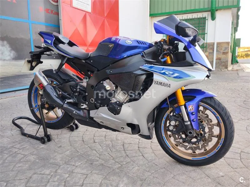 Yamaha R1 – Vista 19