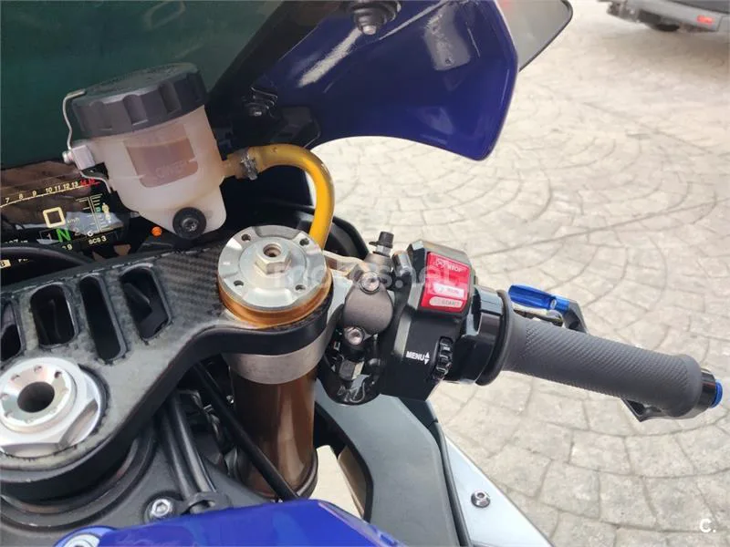 Yamaha R1 – Vista 9