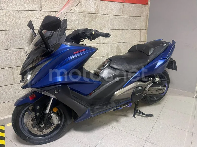Kymco AK 550 – Vista 4