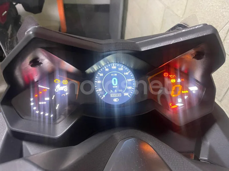 Kymco AK 550 – Vista 10
