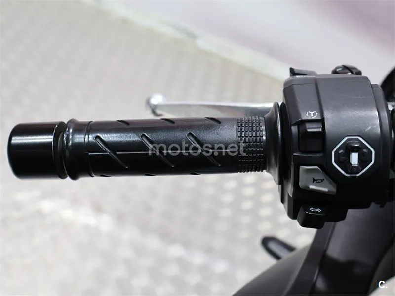 Honda CB 650 R – Vista 8