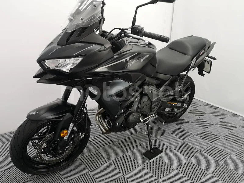 Kawasaki Versys – Vista 15