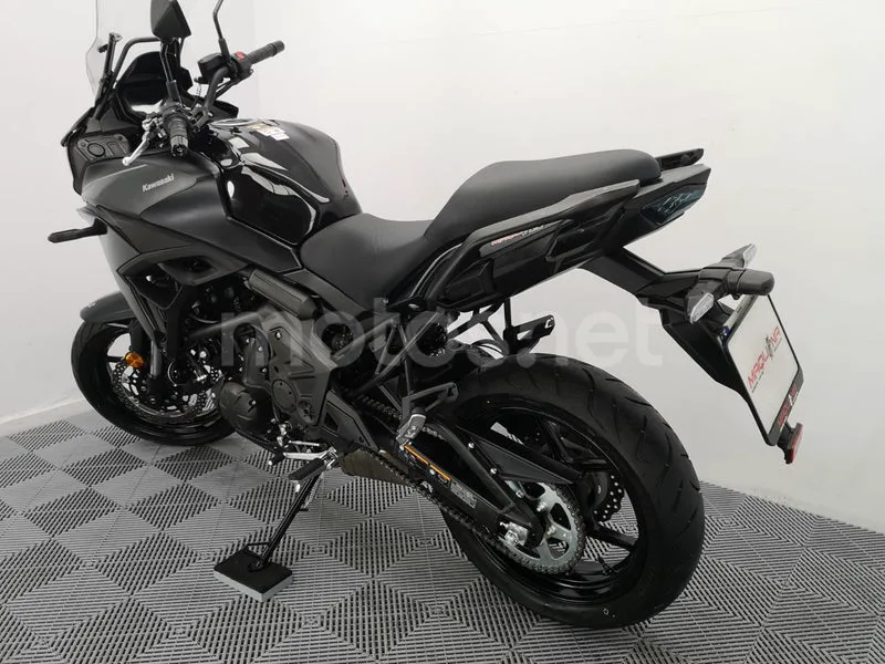 Kawasaki Versys – Vista 17