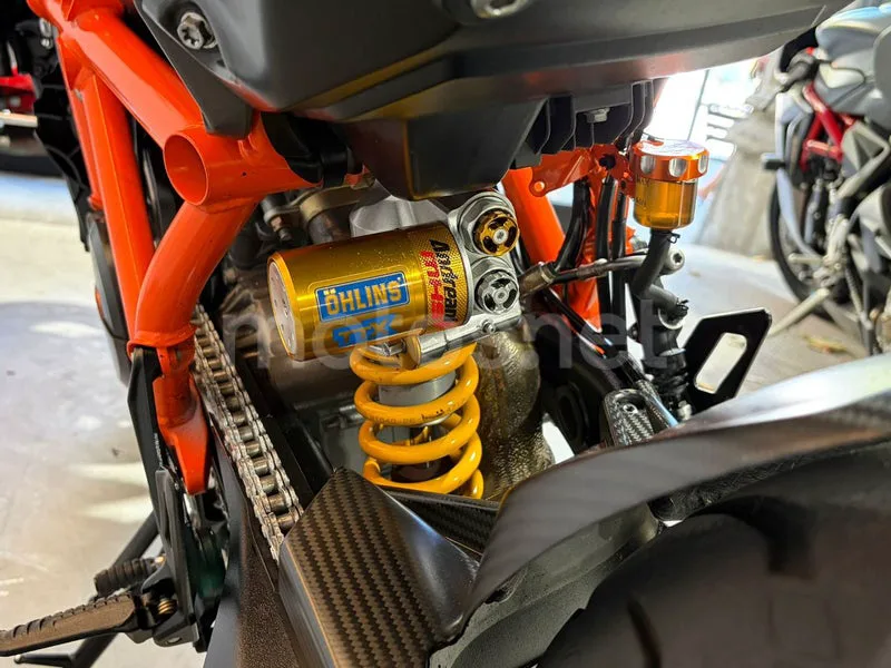 KTM 1290 Super Duke R – Vista 11