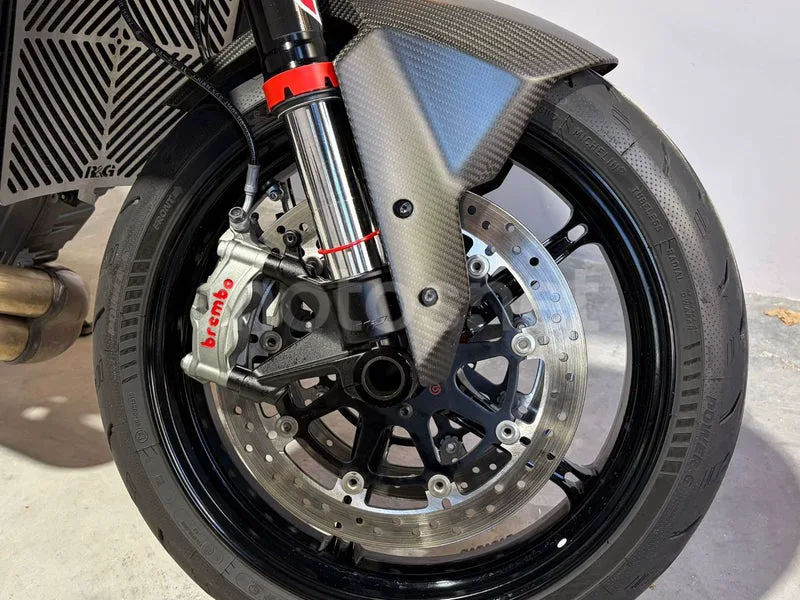 KTM 1290 Super Duke R – Vista 14