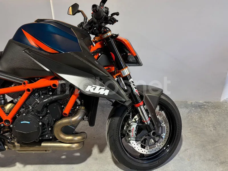 KTM 1290 Super Duke R – Vista 3