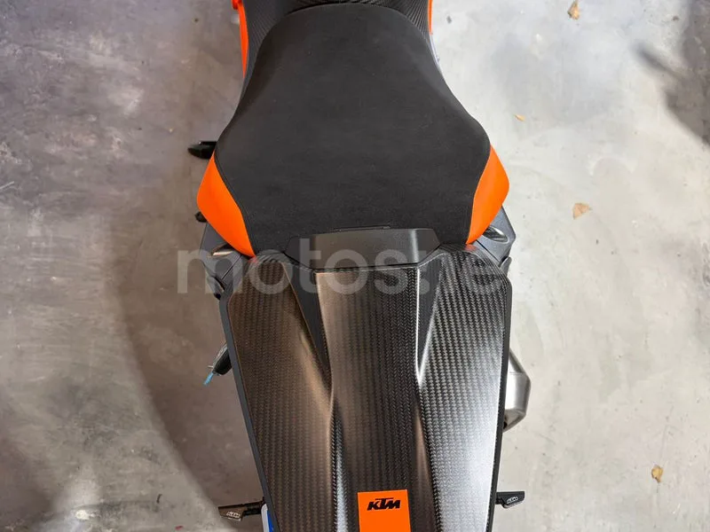 KTM 1290 Super Duke R – Vista 22