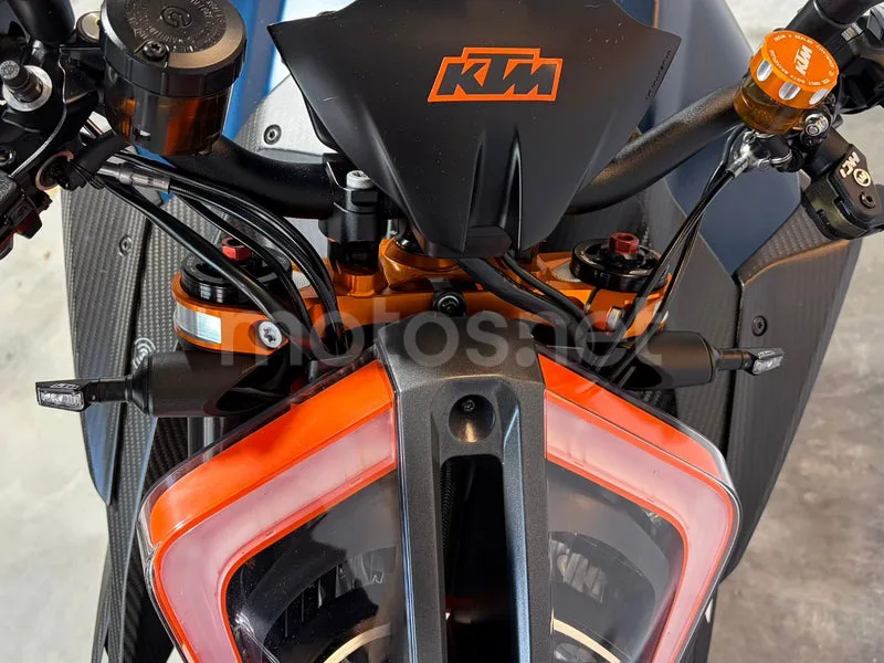 KTM 1290 Super Duke R – Vista 23