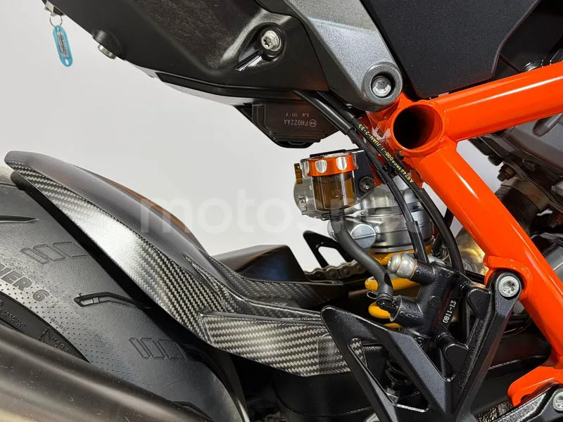 KTM 1290 Super Duke R – Vista 24