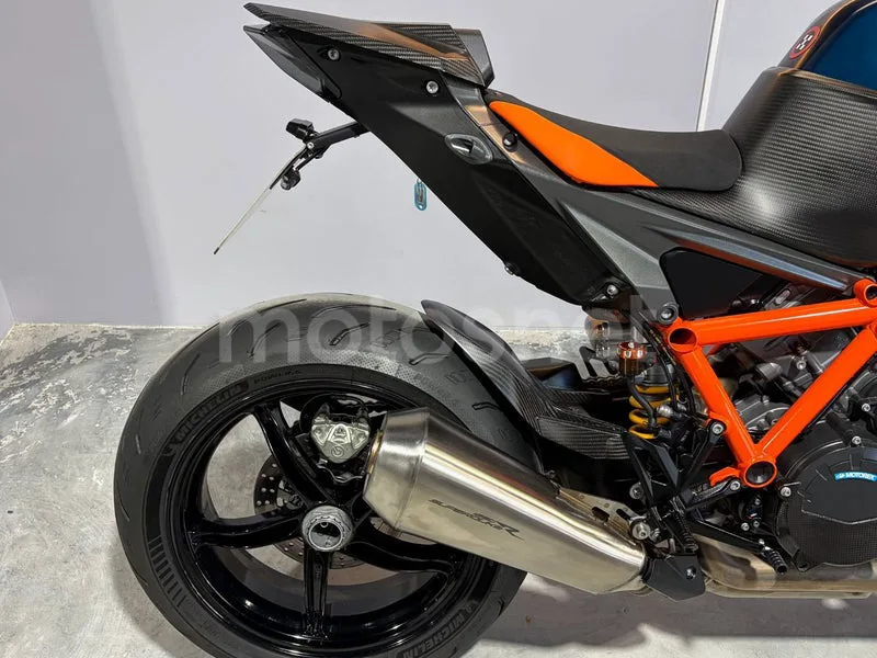 KTM 1290 Super Duke R – Vista 4