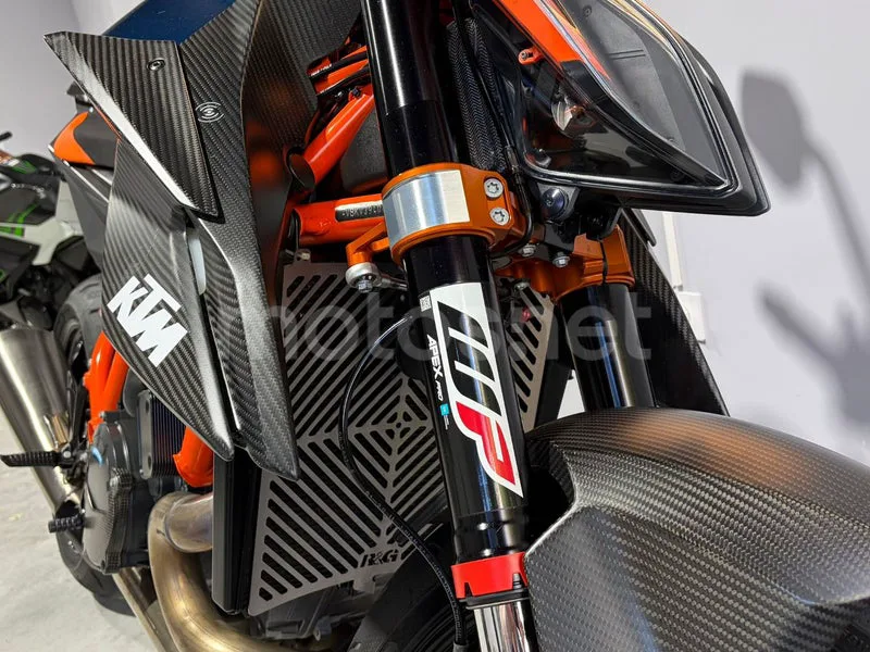 KTM 1290 Super Duke R – Vista 5