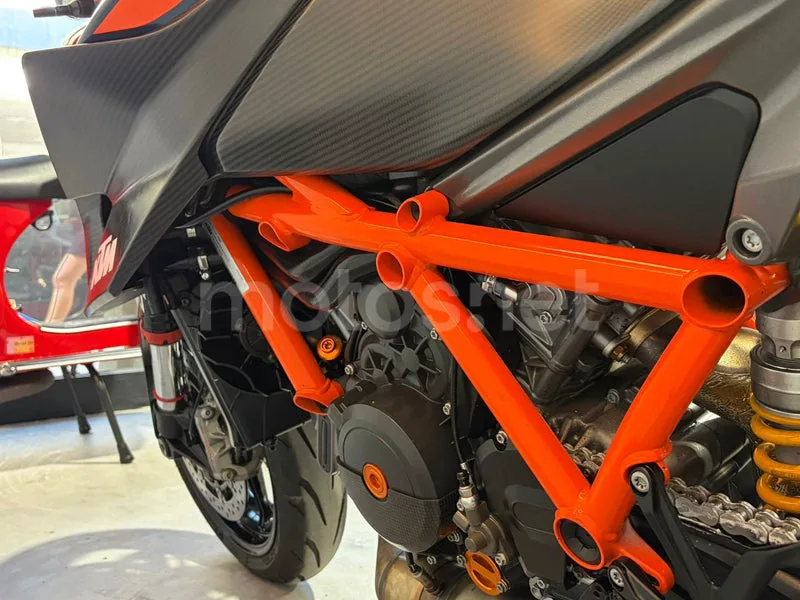 KTM 1290 Super Duke R – Vista 9