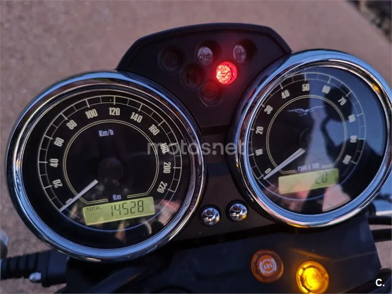 Moto Guzzi V7 II – Vista 4