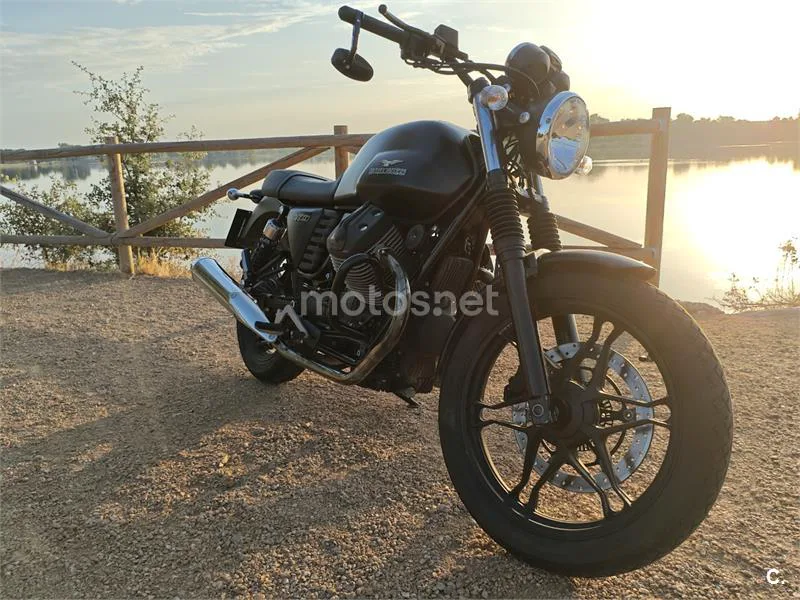 Moto Guzzi V7 II – Vista 7