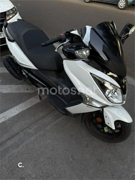 SYM Joymax 125 – Vista 4
