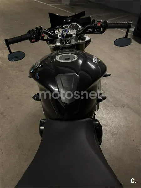 Triumph Street Triple – Vista 3