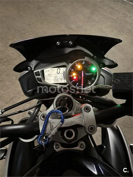 Triumph Street Triple – Vista 4