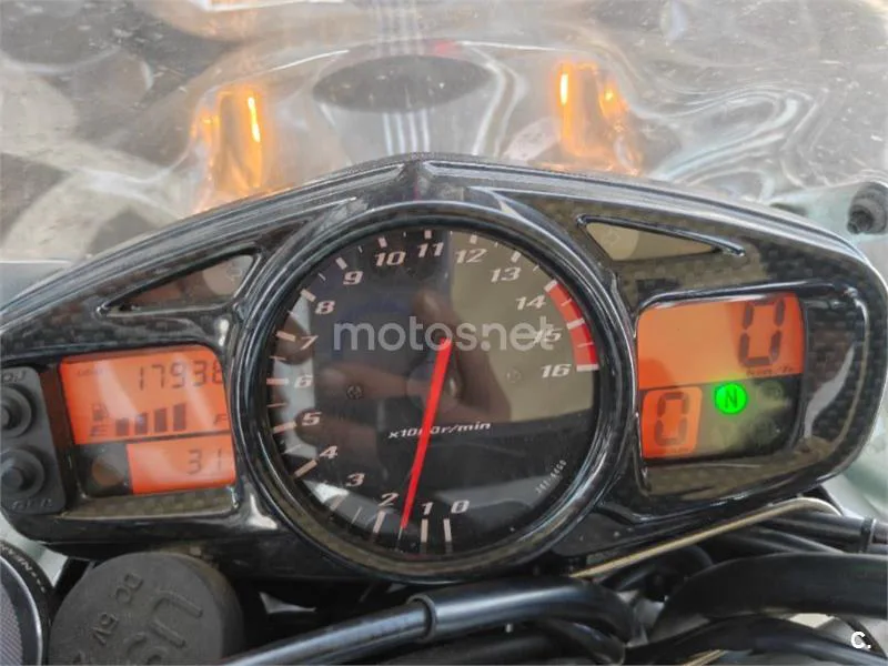 Suzuki GSR 600 – Vista 5